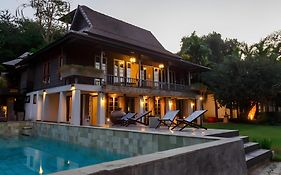 Baan Suan Residence เฮือนพักบ้านสวน